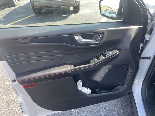 2025 Ford Escape ST-Line Select - Photo 14