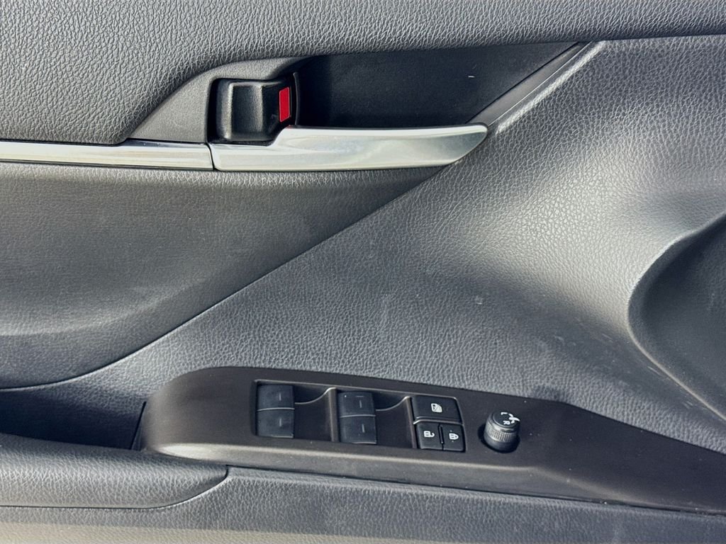 Used 2024 Ice Toyota SE image 21