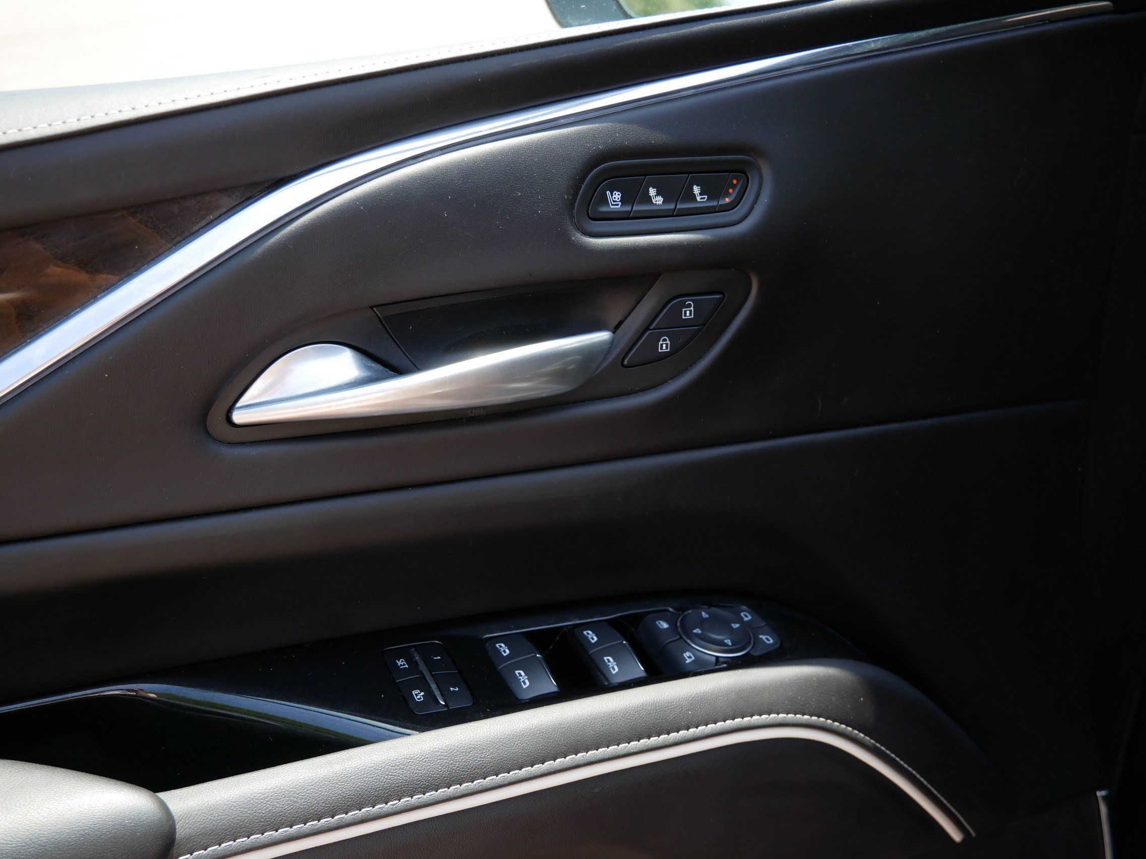 Certified Used 2024 Black Raven Cadillac Premium Luxury Platinum image 21
