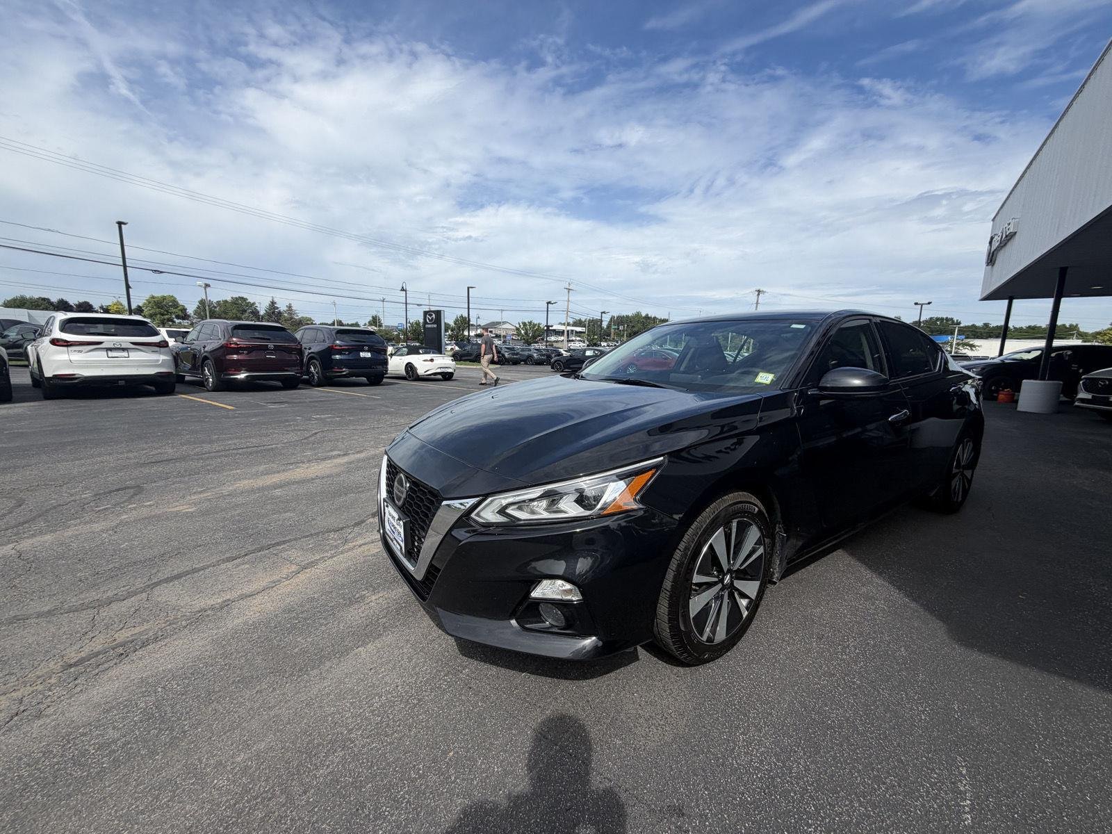 Used 2019 Super Black Nissan 2.5 SL image 3