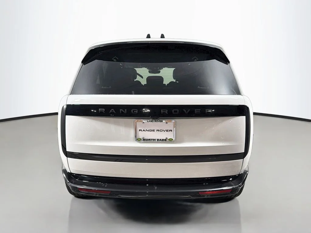 New 2026 Fuji White Land Rover SE 7 Seats image 6