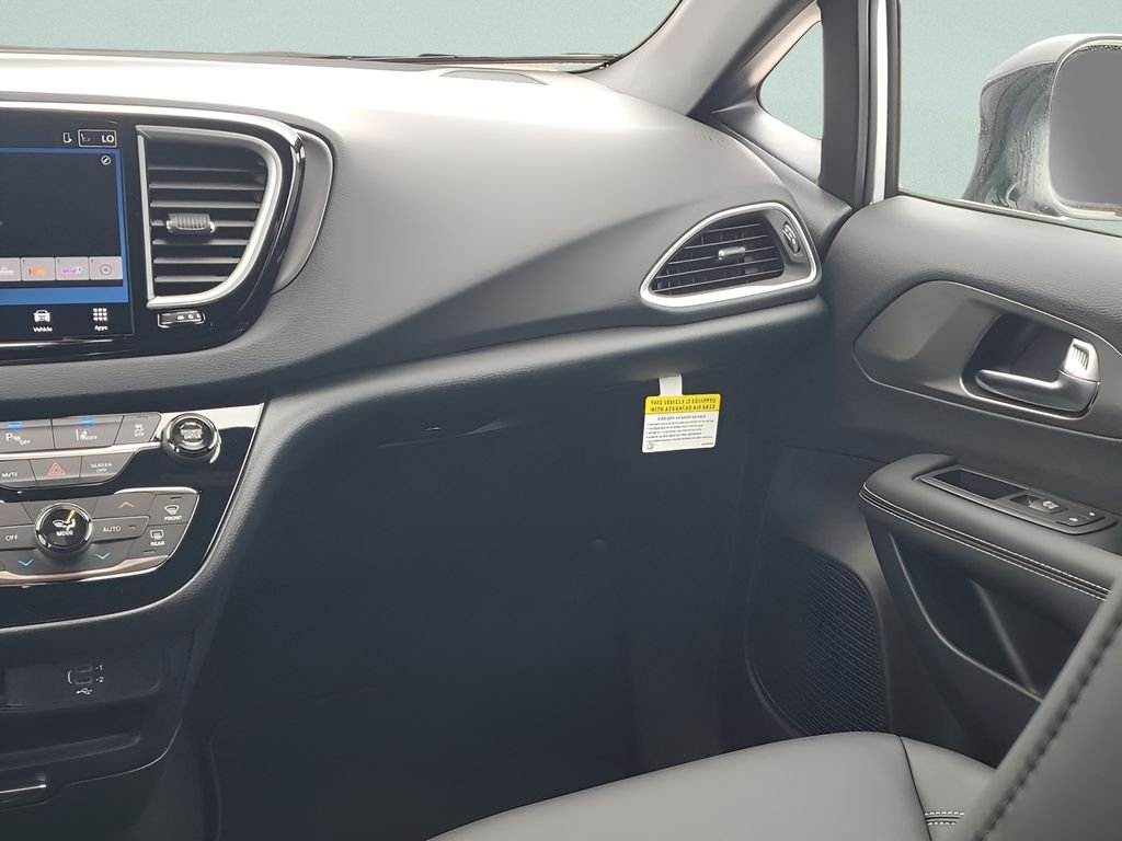 2026 Chrysler Voyager LX - Photo 26