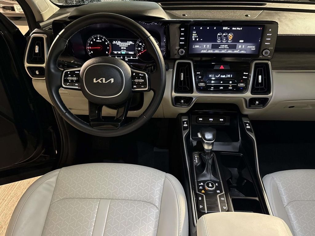 Used 2022 Black Kia S image 16