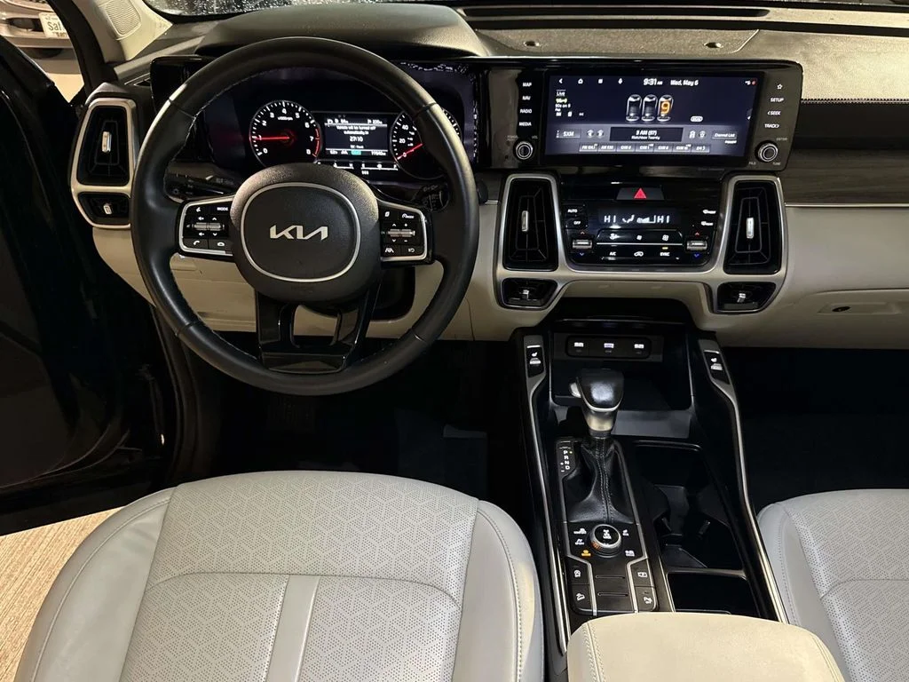 Used 2022 Black Kia S image 16