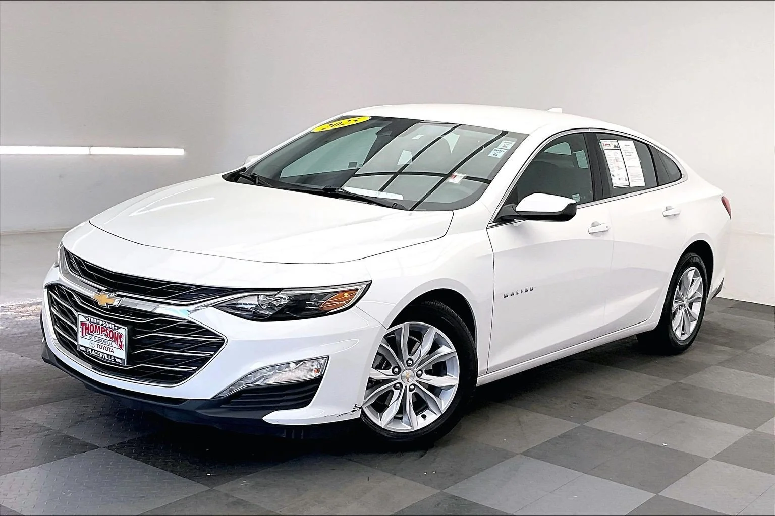 Used 2025 Summit White Chevrolet LT image 12