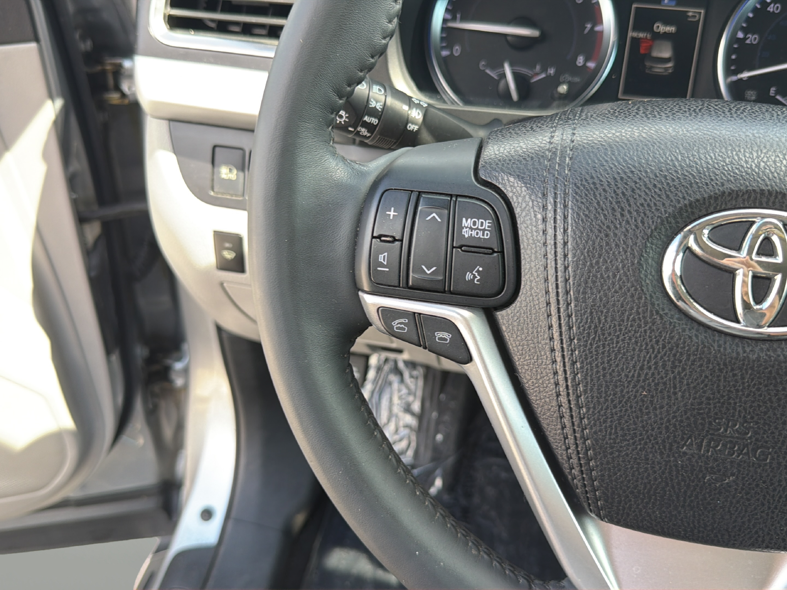 Used 2016 Silver Sky Metallic Toyota Limited Platinum V6 image 19