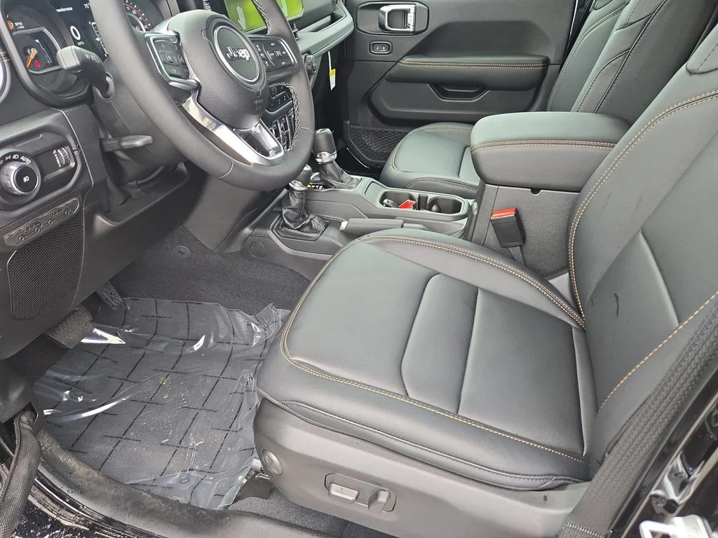2025 Jeep Wrangler 4-Door Sahara - Photo 32