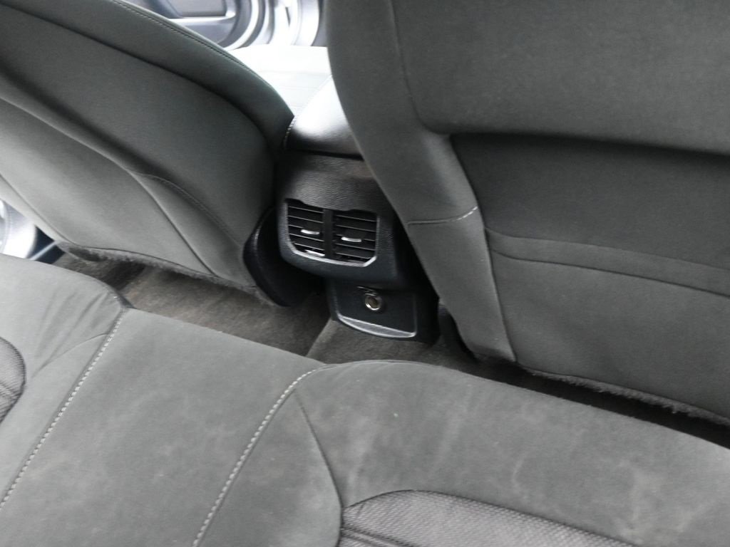 2020 Ford Fusion SE photo 3