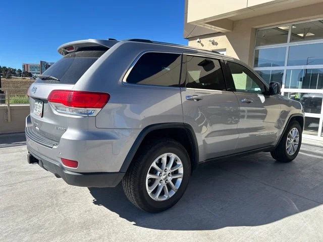 Used 2015 Silver Jeep Laredo image 3