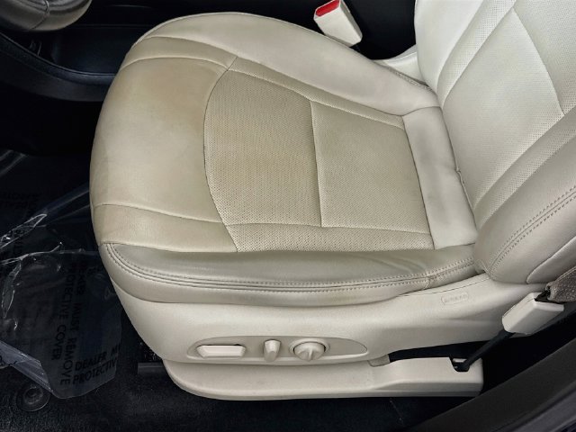 Used 2022 Blue Buick Essence image 18