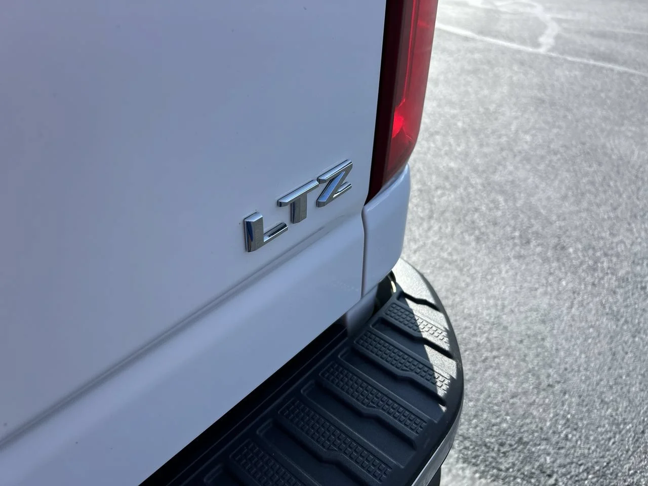 Used 2024 Summit White Chevrolet LTZ image 12