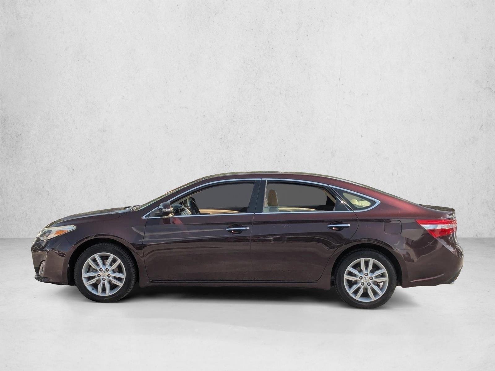 Used 2015 Sizzling Crimson Mica Toyota XLE image 8
