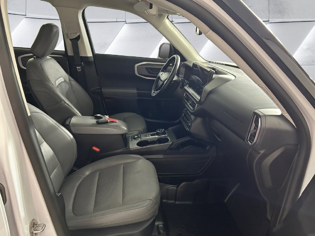 Used 2025 White Ford Badlands image 13