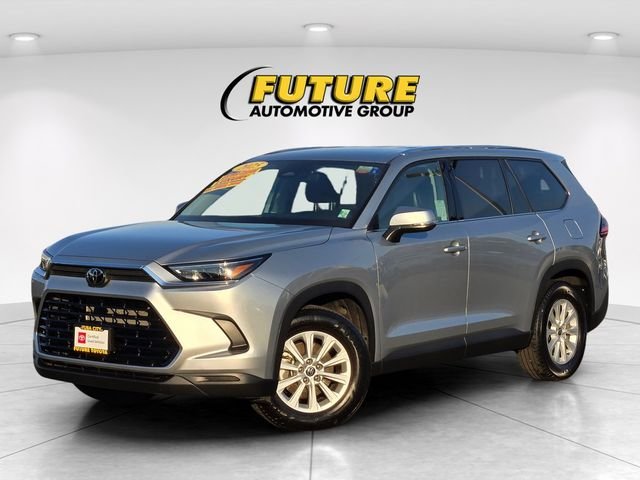 Used 2025 Silver Toyota XLE image 8
