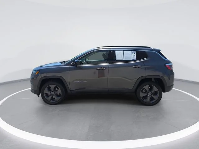 Used 2022 Gray Jeep Latitude Lux image 5