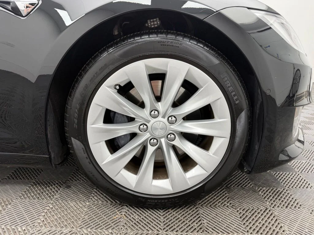 Used 2018 Black Tesla 75D image 17