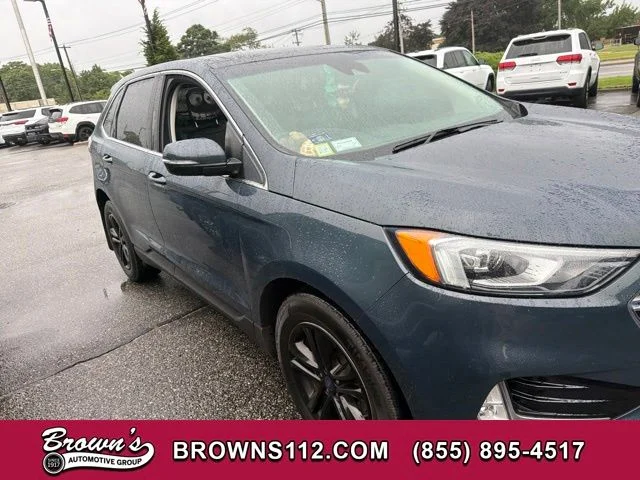 Used 2019 Green Ford SEL image 1