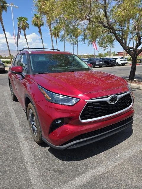 Used 2024 Pearl Toyota XLE image 3