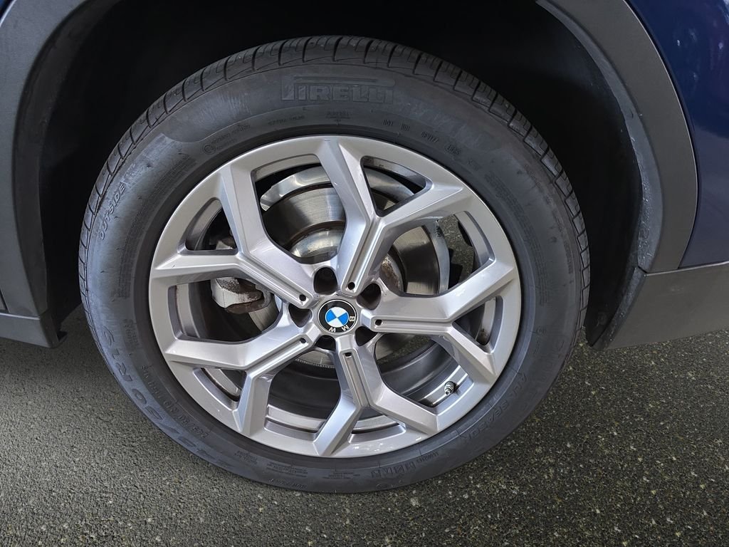 Used 2022 Phytonic Blue Metallic BMW sDrive30i image 32
