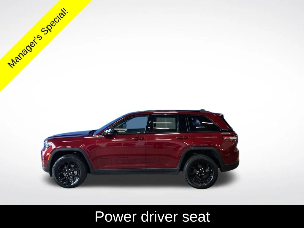 Used 2025 Red Jeep Altitude image 16