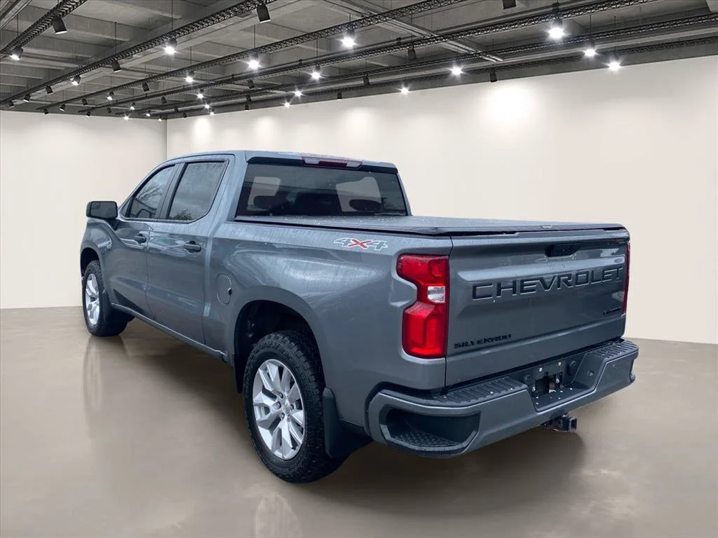 Used 2021 Satin Steel Metallic Chevrolet Custom image 5