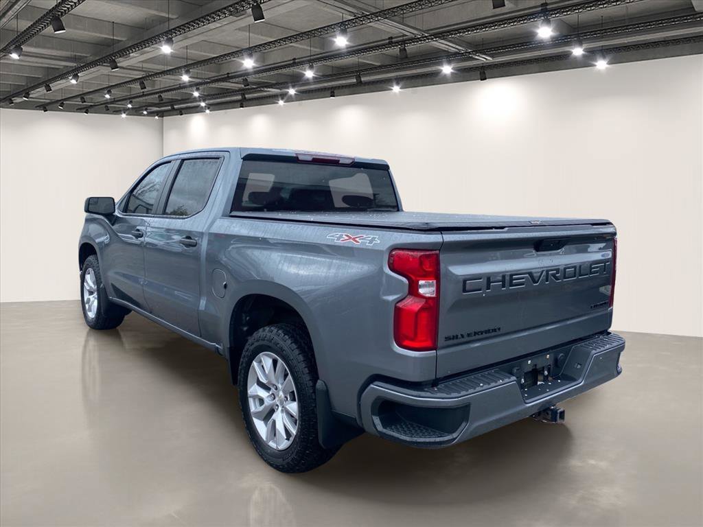 Used 2021 Satin Steel Metallic Chevrolet Custom image 5