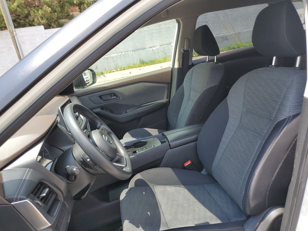Used 2021 Glacier White Nissan S image 5