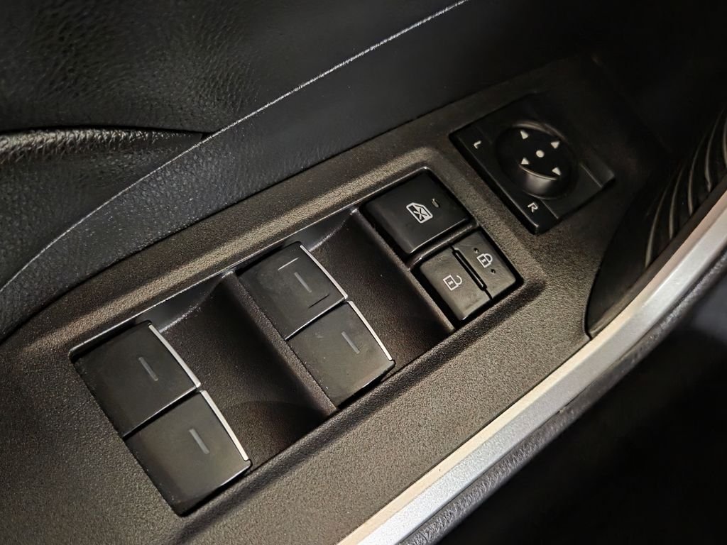Used 2023  Toyota XLE image 27