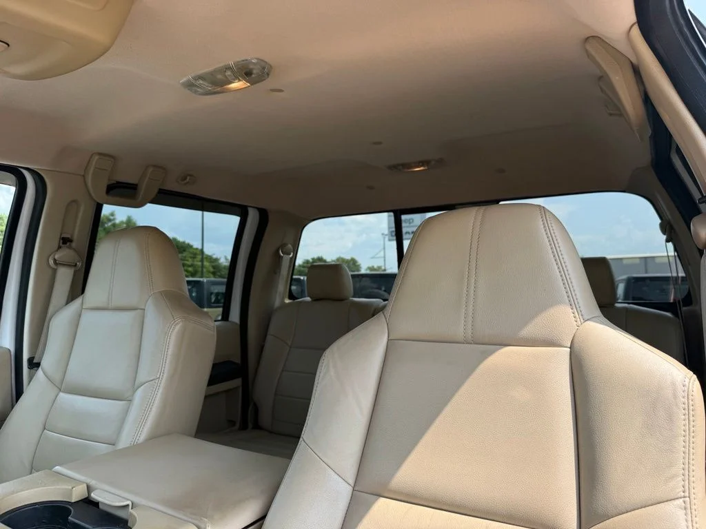 Used 2010  Ford  image 21