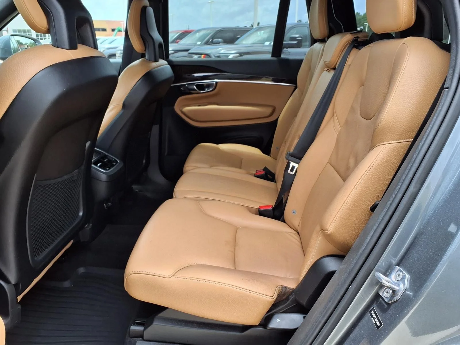 Used 2018 Gray Volvo T6 Momentum image 20