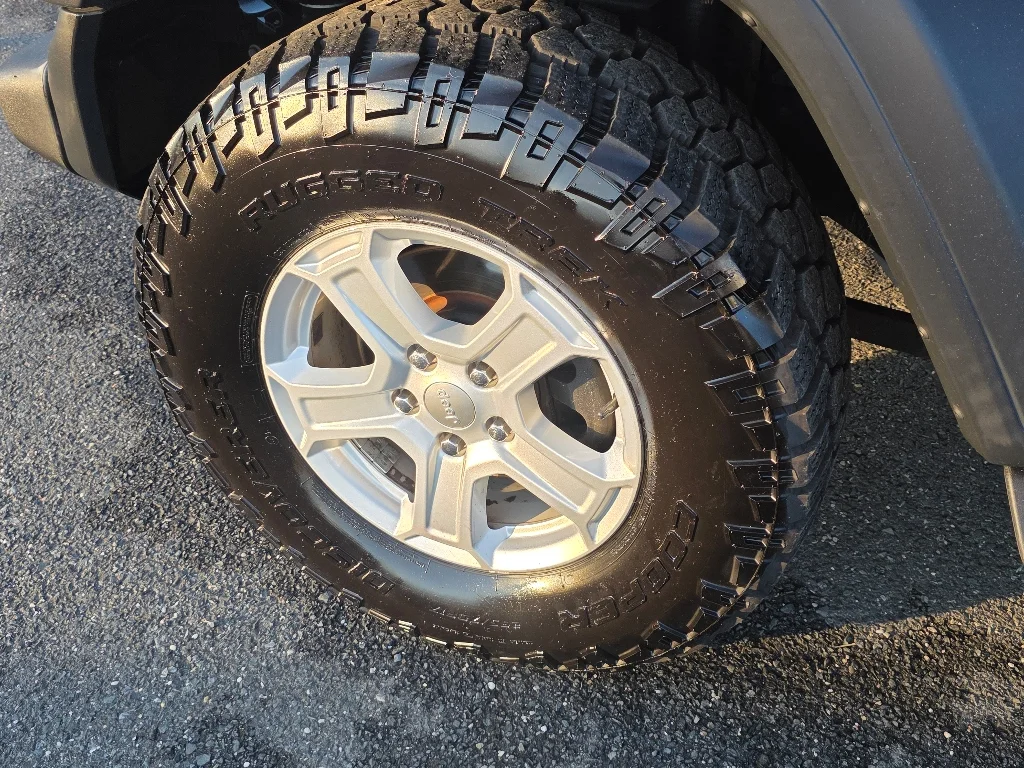 Used 2018 Black Clear Coat Jeep Unlimited Sport S image 33
