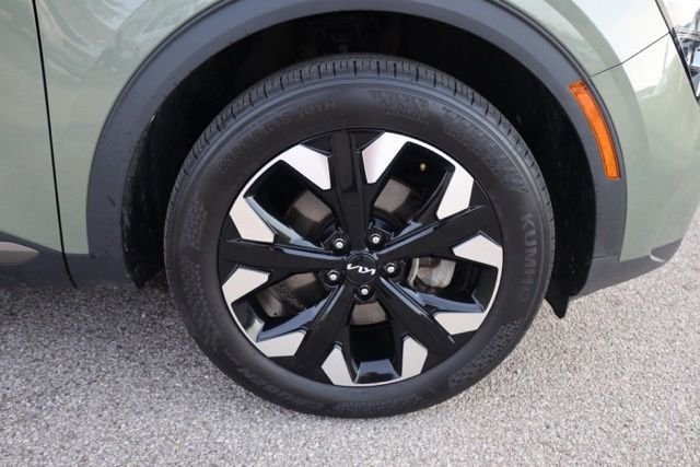 Used 2024 Green Kia X-Line image 16
