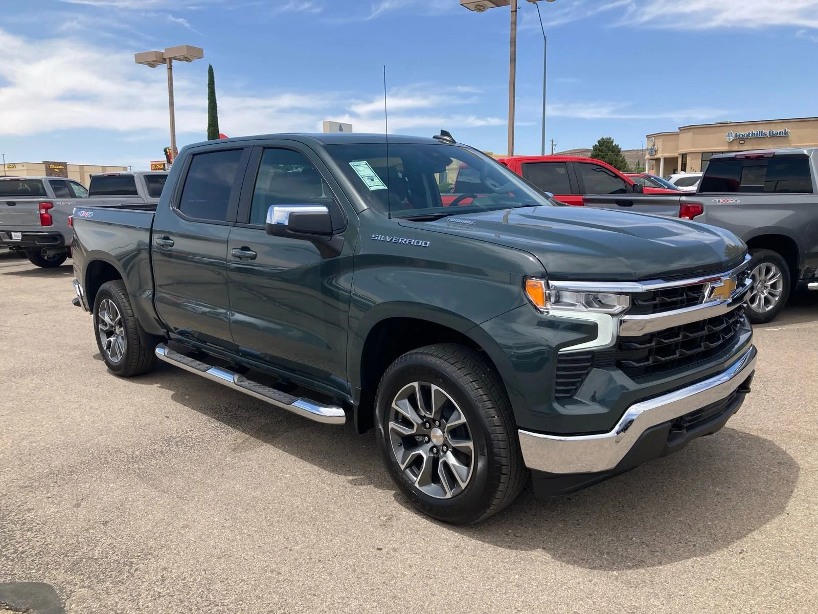 2025 Chevrolet Silverado 1500 LT - Photo 4