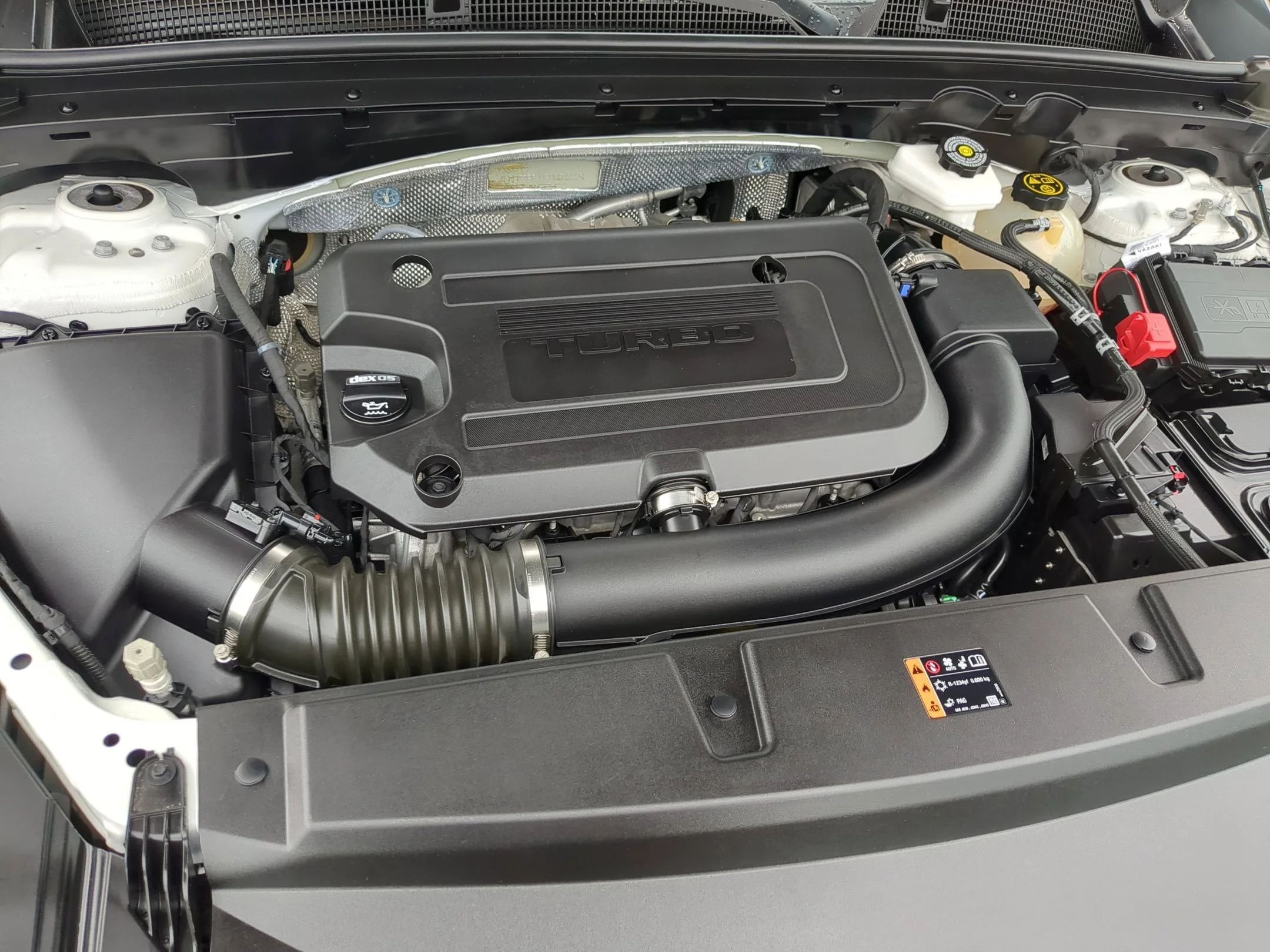 Used 2023 Summit White Buick Essence image 29