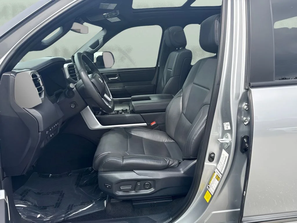 Used 2025 Silver Toyota Platinum image 5