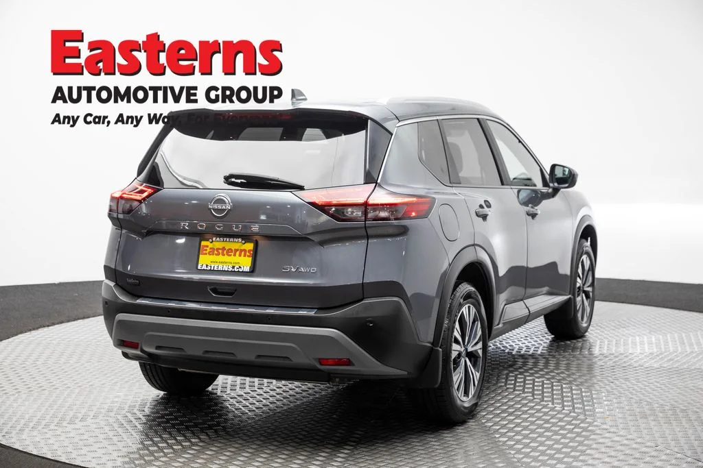 Used 2023 Gray Nissan SV image 5