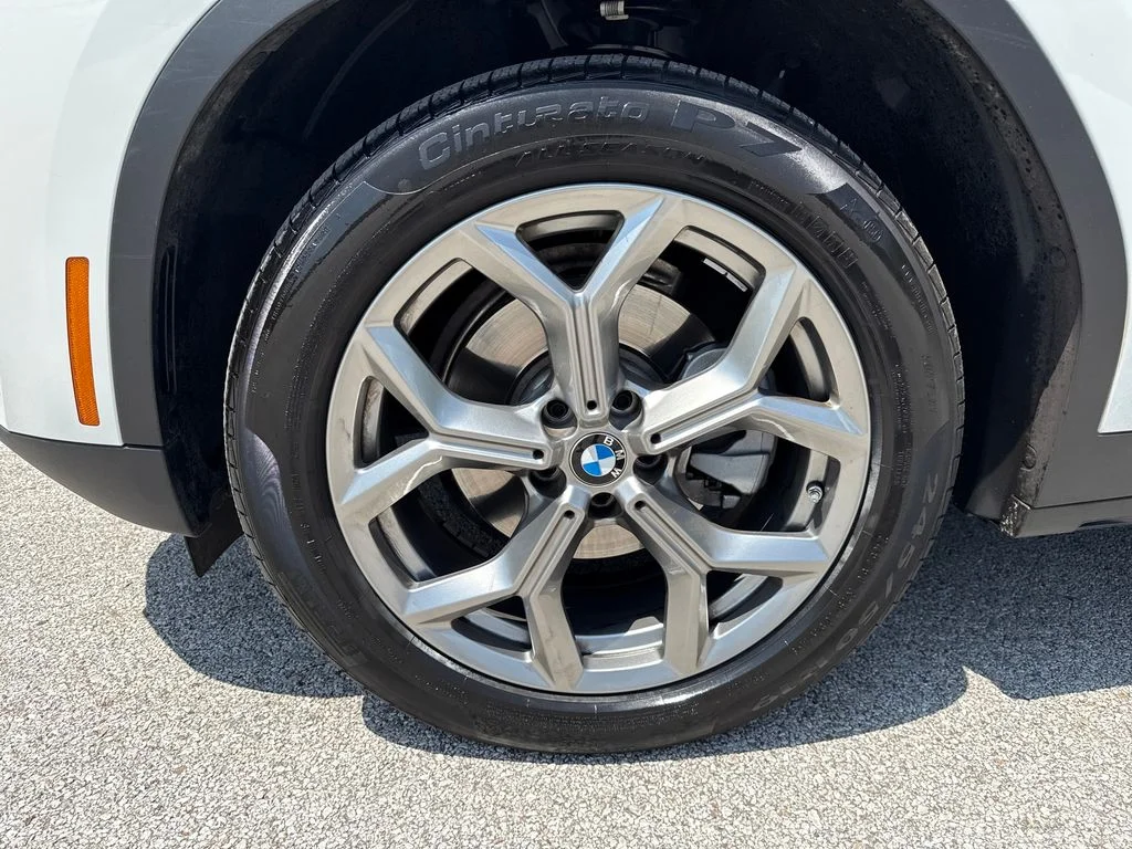Used 2024 White BMW xDrive30i image 10