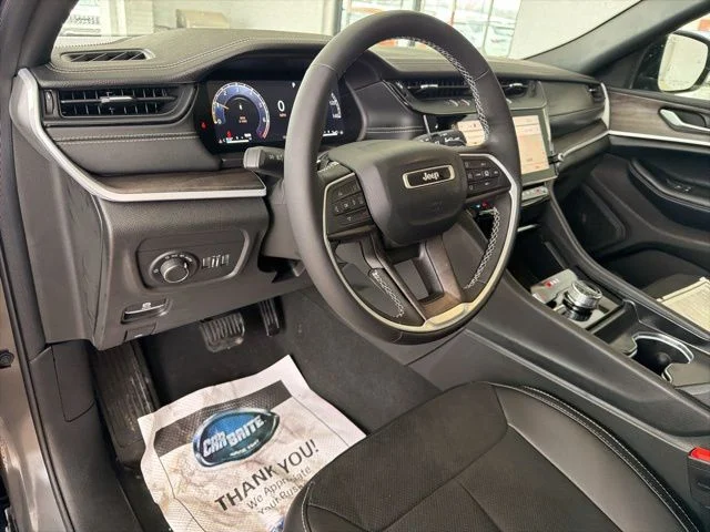 New 2026 Baltic Gray Metallic Clear-Coat Exterior Paint Jeep Altitude image 18