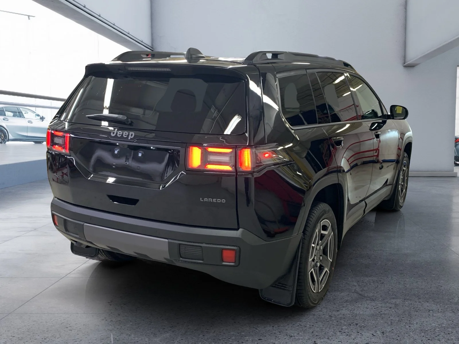 New 2026 Diamond Black Crystal Pearl Jeep Laredo image 5