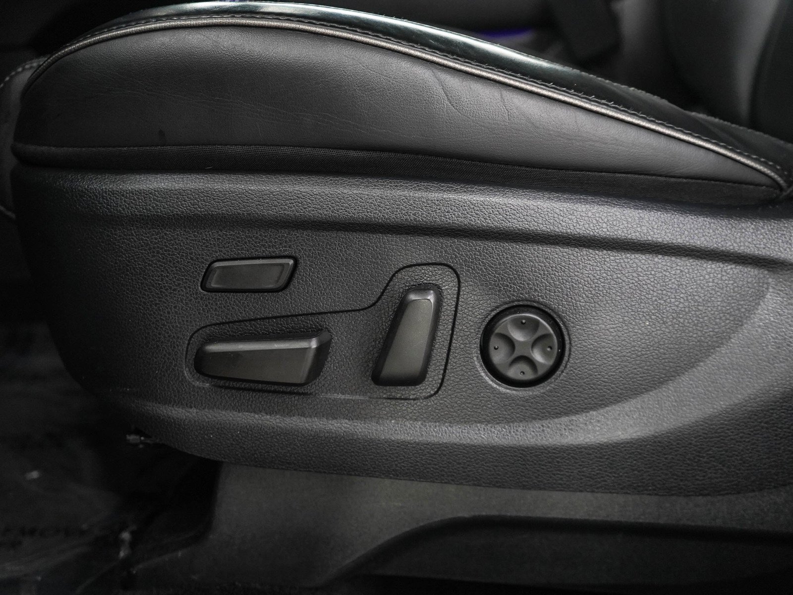 Used 2020 Moonlight Cloud Hyundai Limited AWD image 29