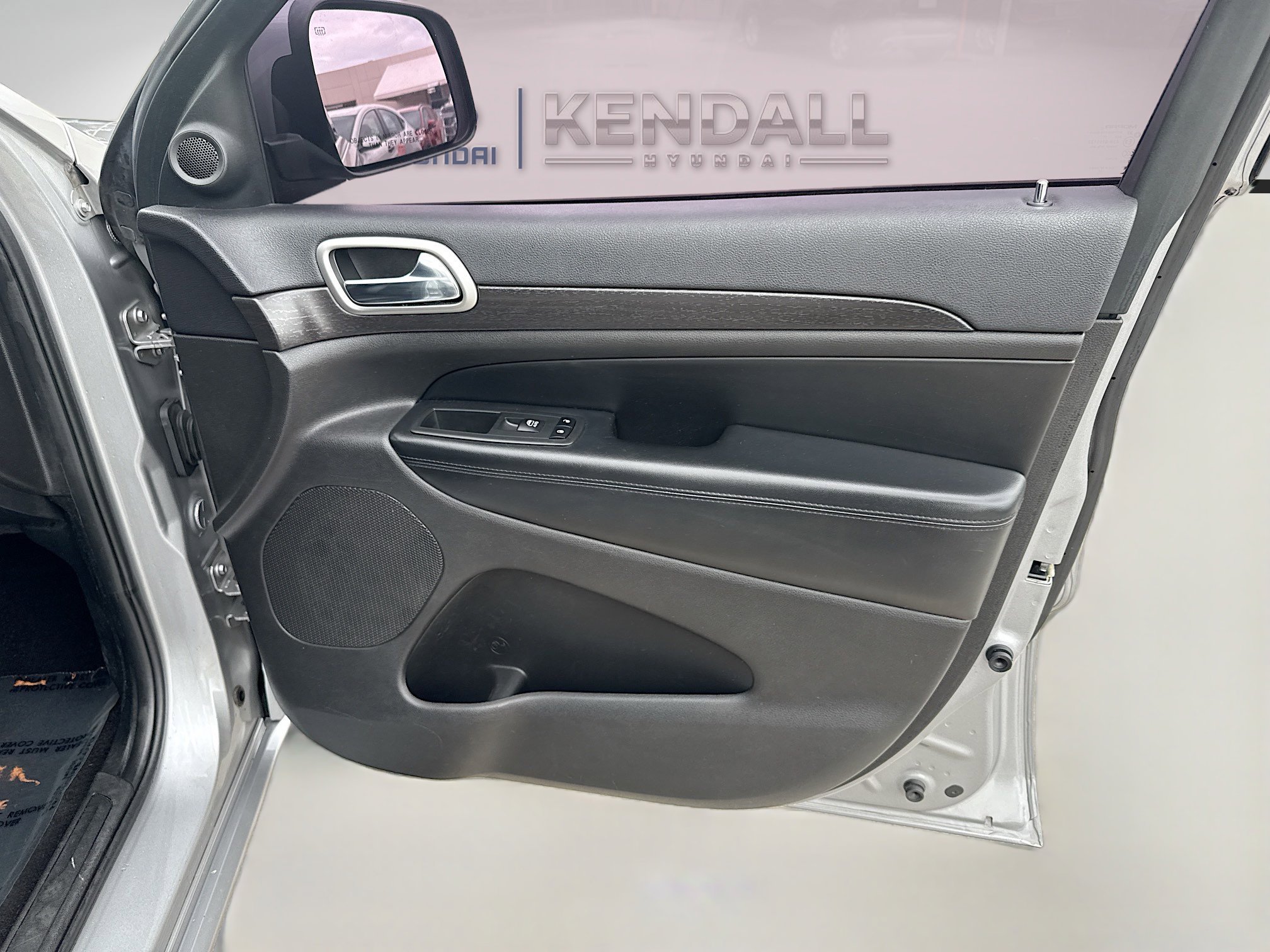 Used 2017 Billet Silver Metallic Clearcoat Jeep Altitude image 31
