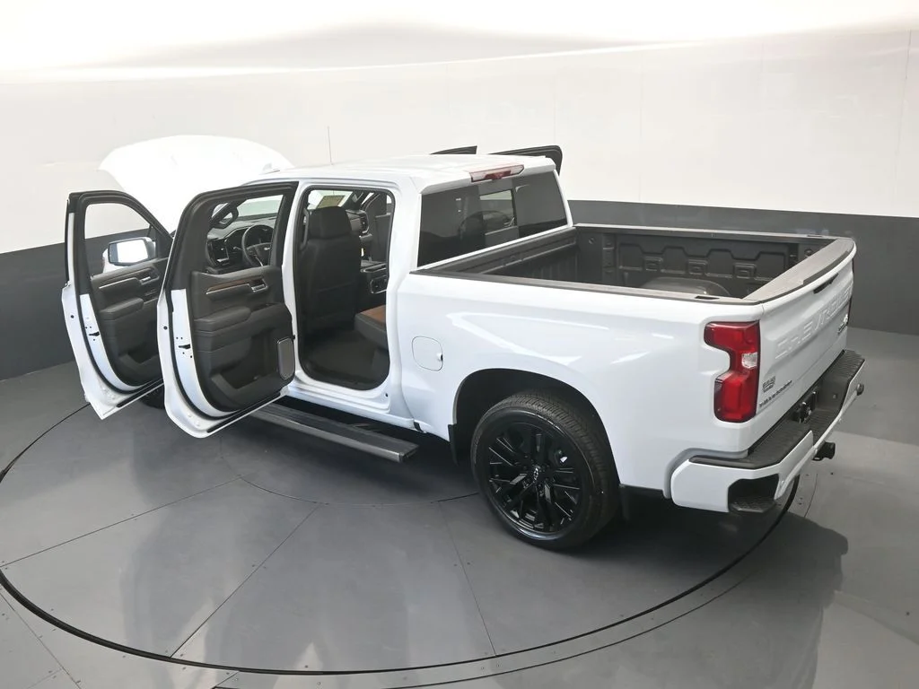 Used 2026 Summit White Chevrolet High Country image 82