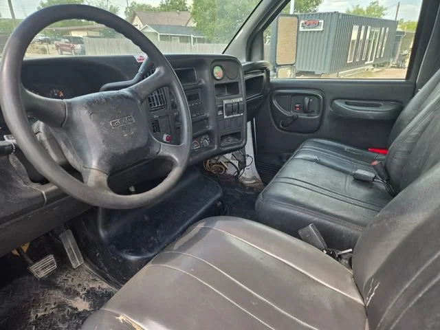 Used 2005 Summit White GMC  image 7