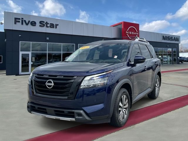 Used 2023 Blue Nissan SL image 3