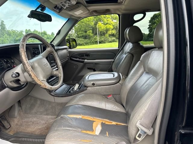 Used 2002 Black GMC Denali image 17