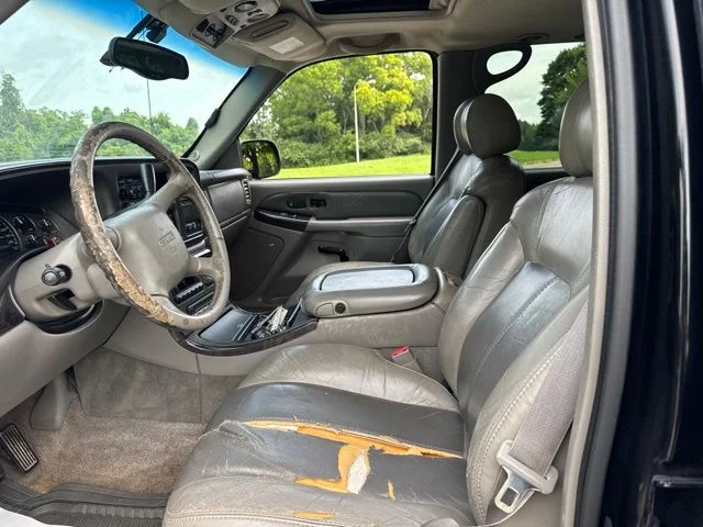 Used 2002 Black GMC Denali image 17