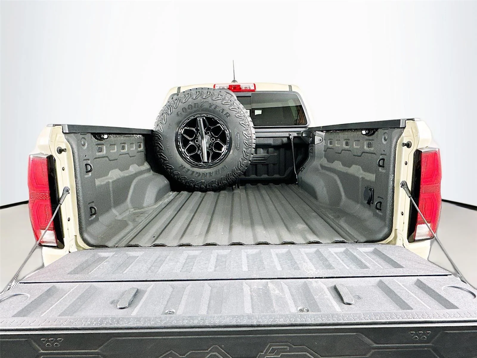 2024 Chevrolet Colorado ZR2 - Photo 25