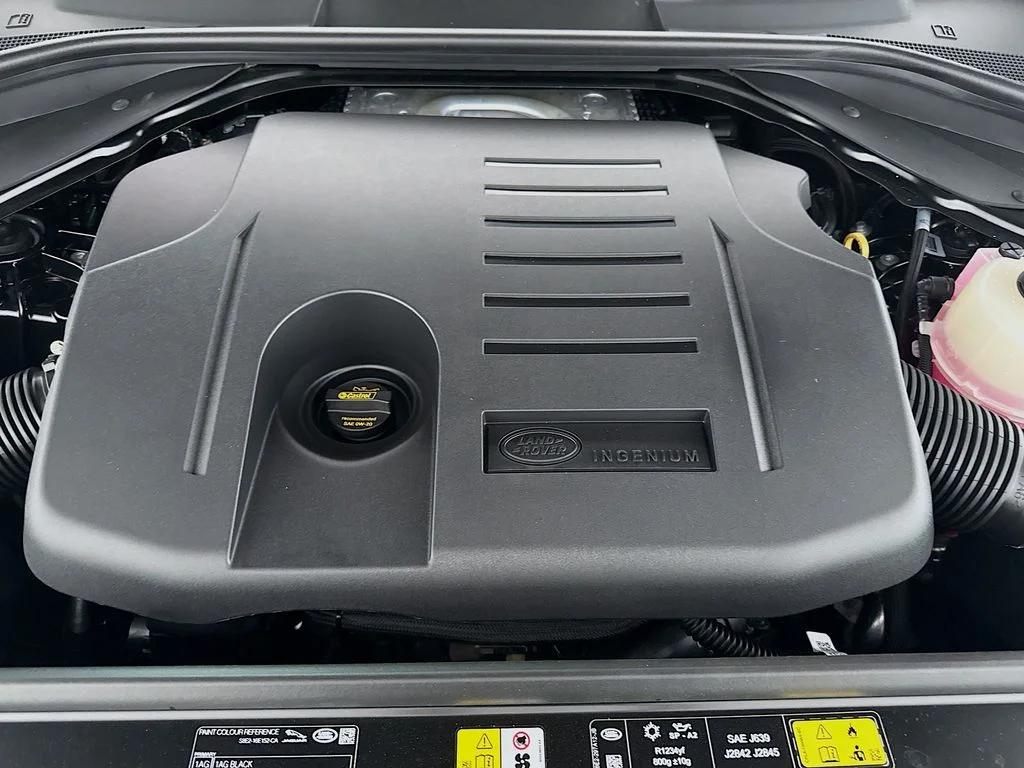 New 2026 Santorini Black Land Rover SE image 32