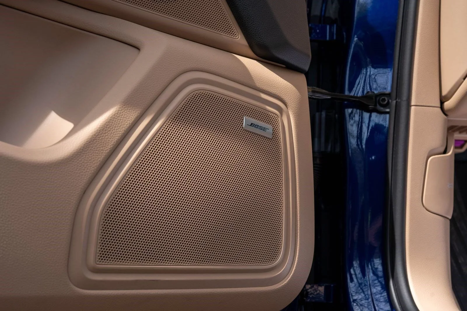 New 2026 Gentian Blue Metallic Porsche Base image 23