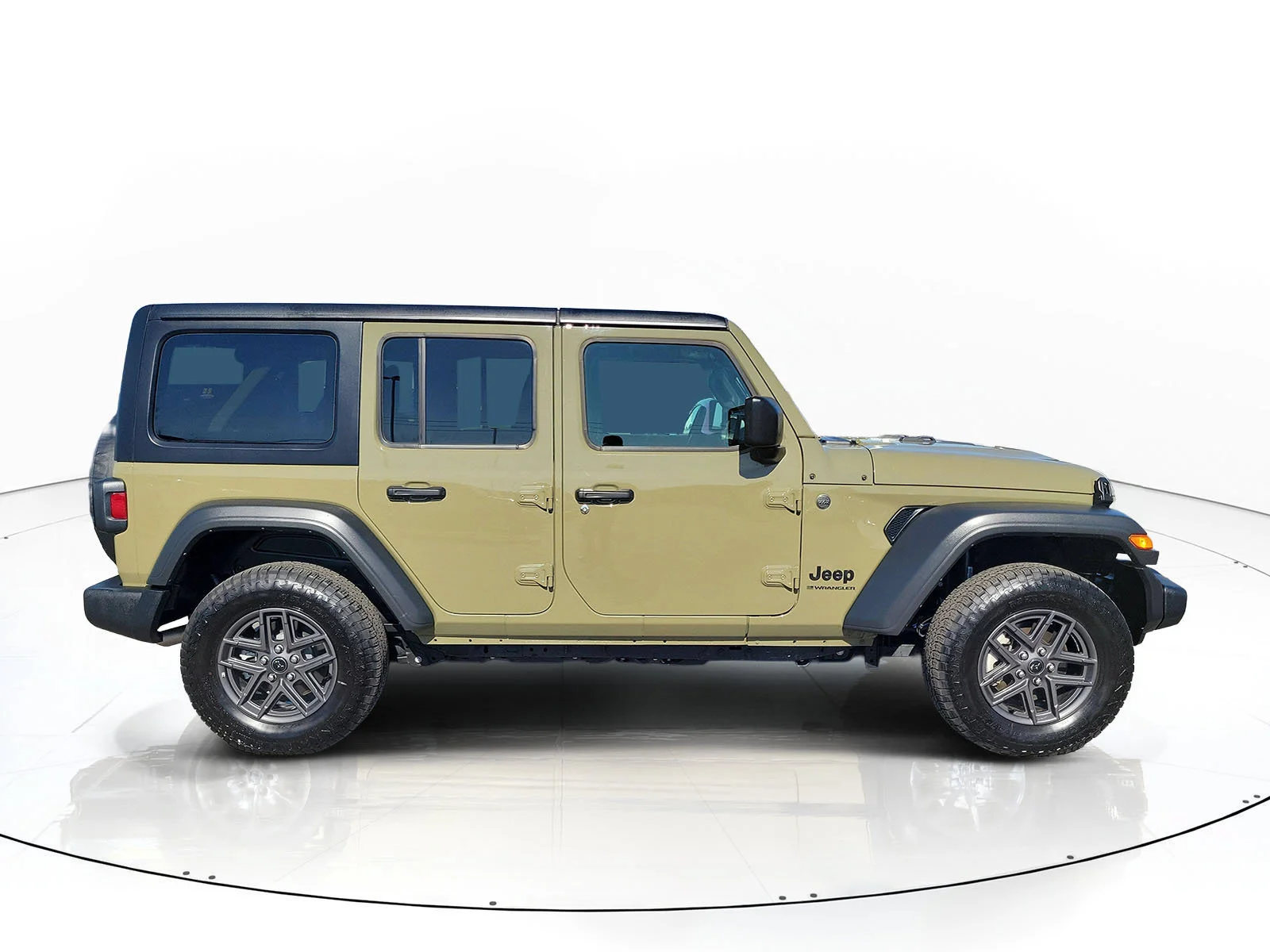 Used 2025 Green Jeep Sport S image 2